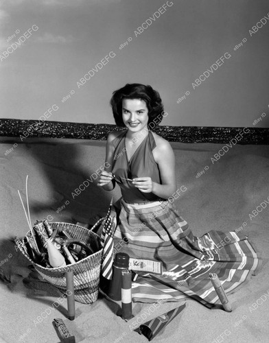 Jean peters readies her - (,